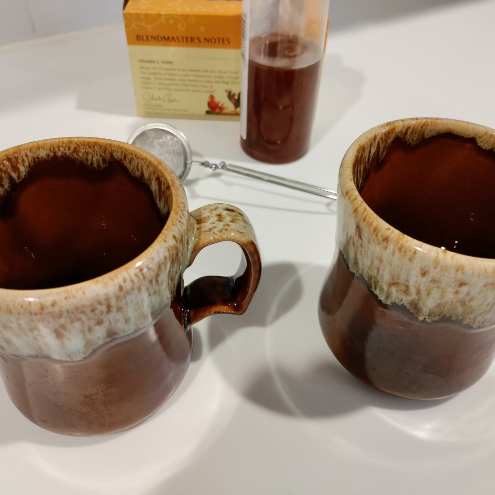 Pair of beautifully glazed ceramic coffee mugs - Picture 2 of 6